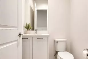 8185 NW 42nd St, Doral, FL 33166 - Photo 5