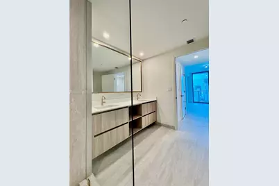 77 SE 5th St #4002, Miami, FL 33131 - Photo 13