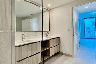 77 SE 5th St, Miami, FL 33131 - Photo 13