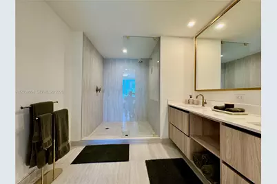 77 SE 5th St #4002, Miami, FL 33131 - Photo 15