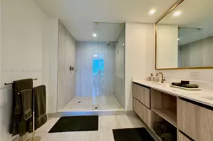 77 SE 5th St, Miami, FL 33131 - Photo 15