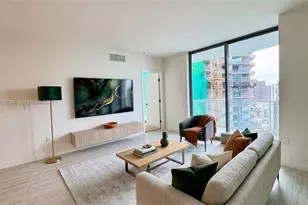 77 SE 5th St, Miami, FL 33131 - Photo 9