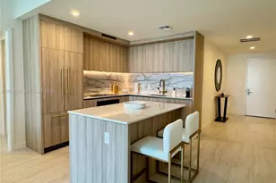 77 SE 5th St, Miami, FL 33131 - Photo 5