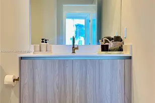 77 SE 5th St, Miami, FL 33131 - Photo 23