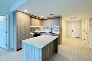 77 SE 5th St, Miami, FL 33131 - Photo 7