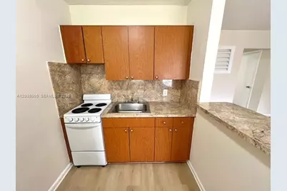 692 NE 85th St #5, Miami, FL 33138 - Photo 1