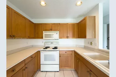 20811 NW 3rd Ln, Pembroke Pines, FL 33029 - Photo 27