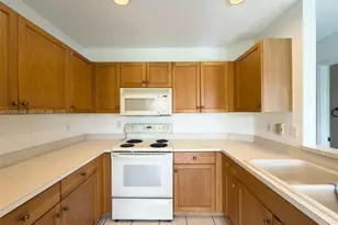 20811 NW 3rd Ln, Pembroke Pines, FL 33029 - Photo 27