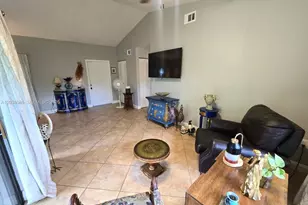 13870 Magnolia Ct, Davie, FL 33325 - Photo 7
