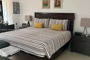1701 NE 115th St, Miami, FL 33181 - Photo 9