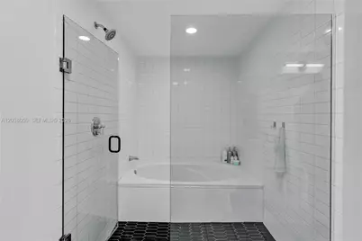 888 Biscayne Boulevard #812, Miami, FL 33132 - Photo 15