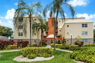 8205 Lake Dr, Doral, FL 33166 - Photo 15
