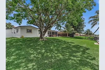 8740 Pasadena Blvd, Pembroke Pines, FL 33024 - Photo 45