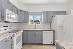 7591 Pierce St, Hollywood, FL 33024 - Photo 3