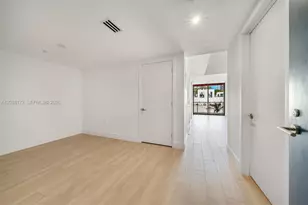 90 32, Miami, FL 33131 - Photo 5