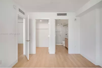 90 32 #503, Miami, FL 33131 - Photo 17