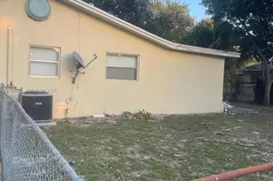 5424 NW 17th Ct, Lauderhill, FL 33313 - Photo 9