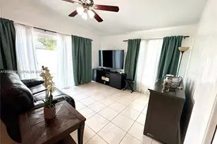 5534 S Lakewood Cir S, Margate, FL 33063 - Photo 5