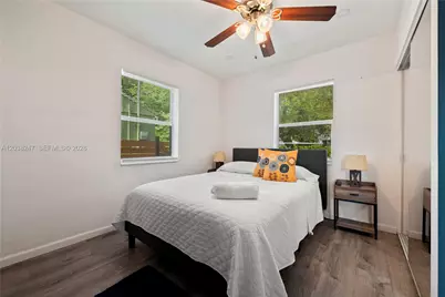 329 SW 15th Ave, Miami, FL 33135 - Photo 7
