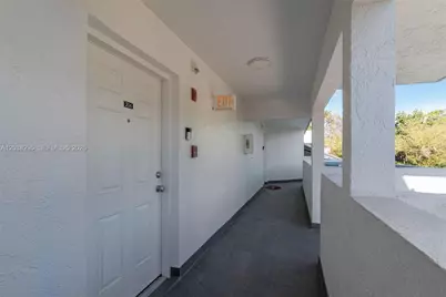 5750 Turin St #206, Coral Gables, FL 33146 - Photo 3