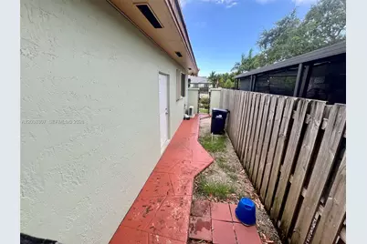 9601 SW 66th St, Miami, FL 33173 - Photo 43