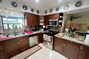9601 SW 66th St, Miami, FL 33173 - Photo 13