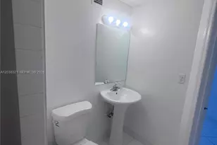 801 Brickell Bay Dr, Miami, FL 33131 - Photo 11