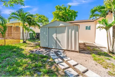 831 NE 128th St, North Miami, FL 33161 - Photo 43