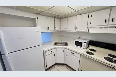 4550 NW 9th St #612E, Miami, FL 33126 - Photo 3