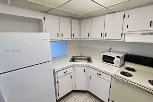 4550 NW 9th St, Miami, FL 33126 - Photo 3