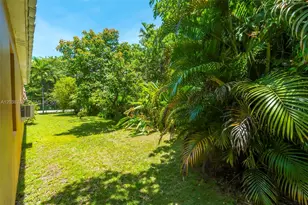 955 NE 128th St, North Miami, FL 33161 - Photo 17