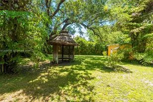 955 NE 128th St, North Miami, FL 33161 - Photo 27