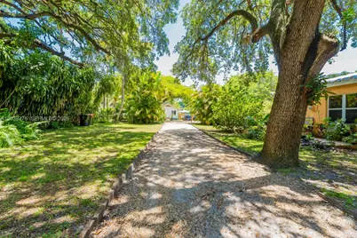 955 NE 128th St, North Miami, FL 33161 - Photo 29