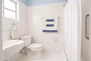 572 E 38th St, Hialeah, FL 33013 - Photo 19