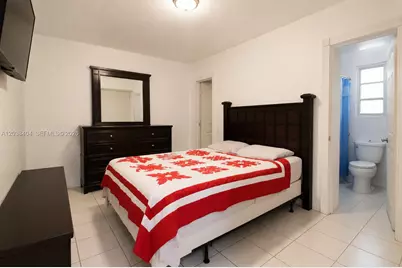 572 E 38th St, Hialeah, FL 33013 - Photo 15
