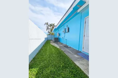 572 E 38th St, Hialeah, FL 33013 - Photo 23