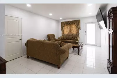 572 E 38th St, Hialeah, FL 33013 - Photo 7