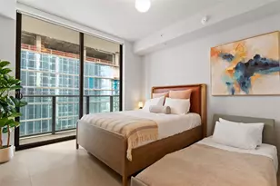 11 NE 6th St, Miami, FL 33132 - Photo 9