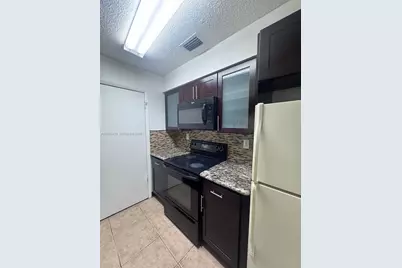 17425 NW 67th Pl #N-13, Hialeah, FL 33015 - Photo 31
