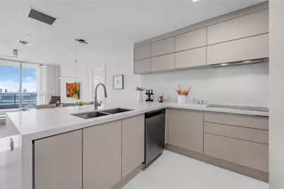 900 Biscayne Blvd #2302, Miami, FL 33132 - Photo 13