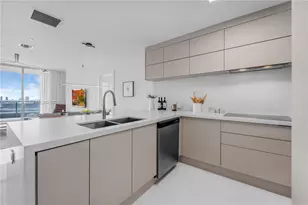 900 Biscayne Blvd, Miami, FL 33132 - Photo 13