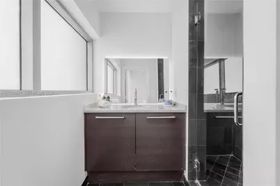 900 Biscayne Blvd #2302, Miami, FL 33132 - Photo 35