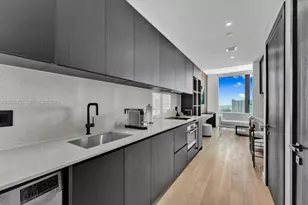 20 NE 11th St, Miami, FL 33132 - Photo 7