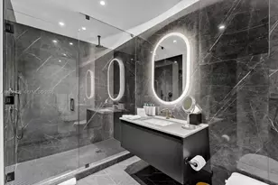 20 NE 11th St, Miami, FL 33132 - Photo 3