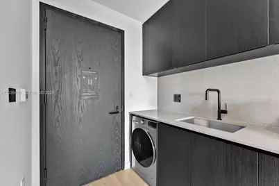 20 NE 11th St #3105, Miami, FL 33132 - Photo 25