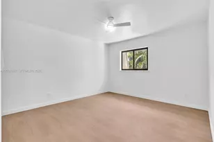 1924 NE 26th St, Wilton Manors, FL 33305 - Photo 11