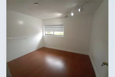 6533 NW 170th Ln, Hialeah, FL 33015 - Photo 5