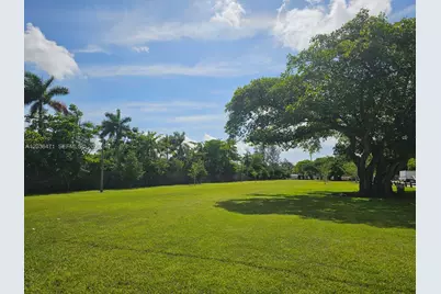 300 NW 84th Ter #300, Miami, FL 33150 - Photo 19