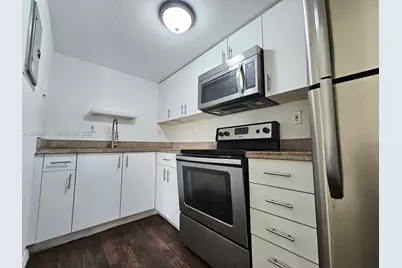 300 NW 84th Ter #300, Miami, FL 33150 - Photo 5