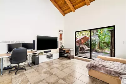 3340 Oak Dr, Hollywood, FL 33021 - Photo 9